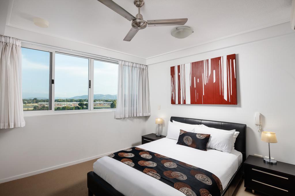 Central Holborn Apartments Townsville Extérieur photo